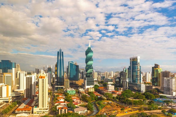La Torre F&F, apodada “El Tornillo” en Panama